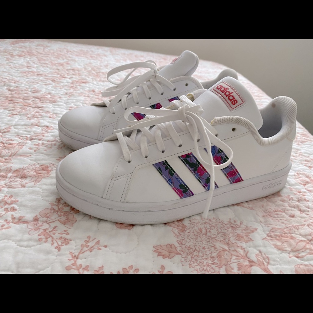 Adidas Sneakers